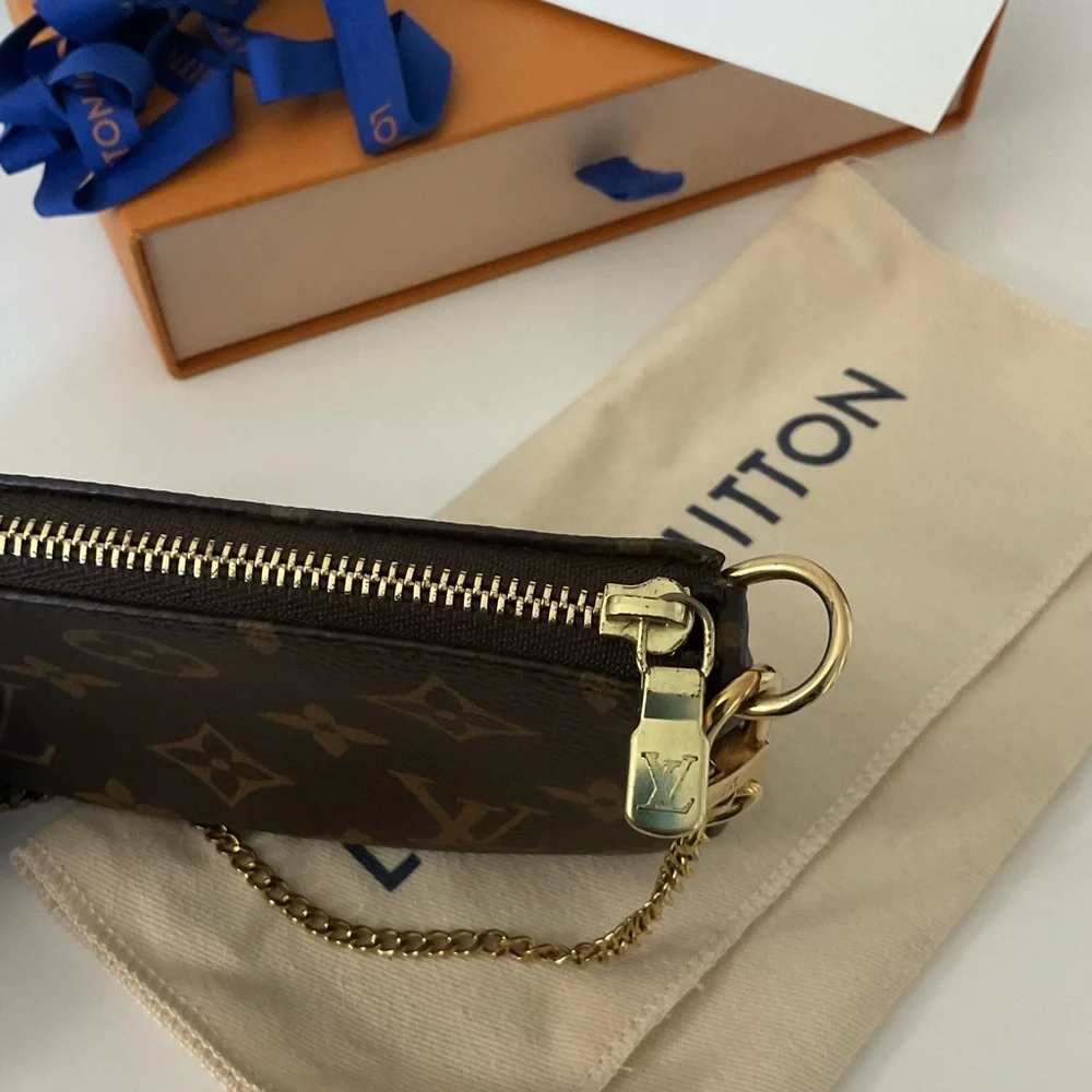 Louis Vuitton Mini Pochette Accessoires – Made in France - Picture 7 of 11